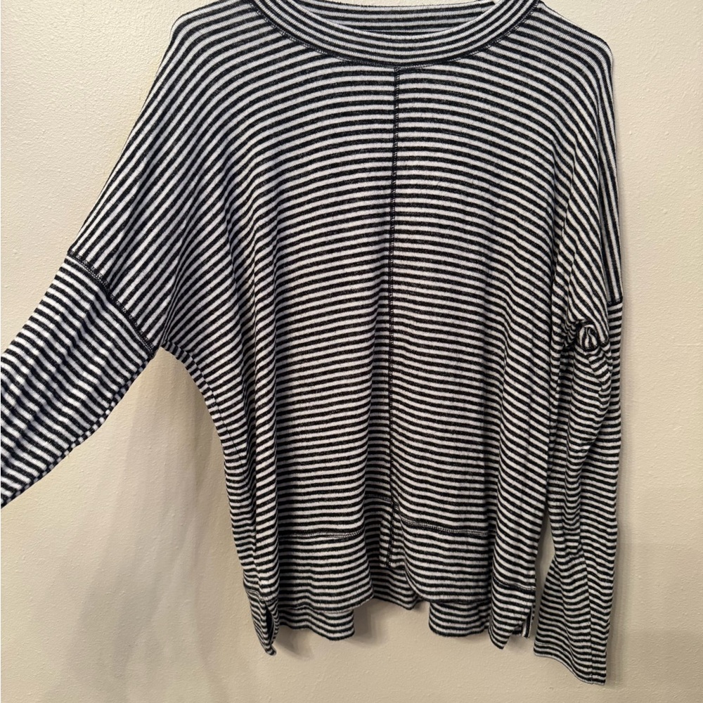 Lucky Brand Black and White Boxy Long Sleeve Hoodie